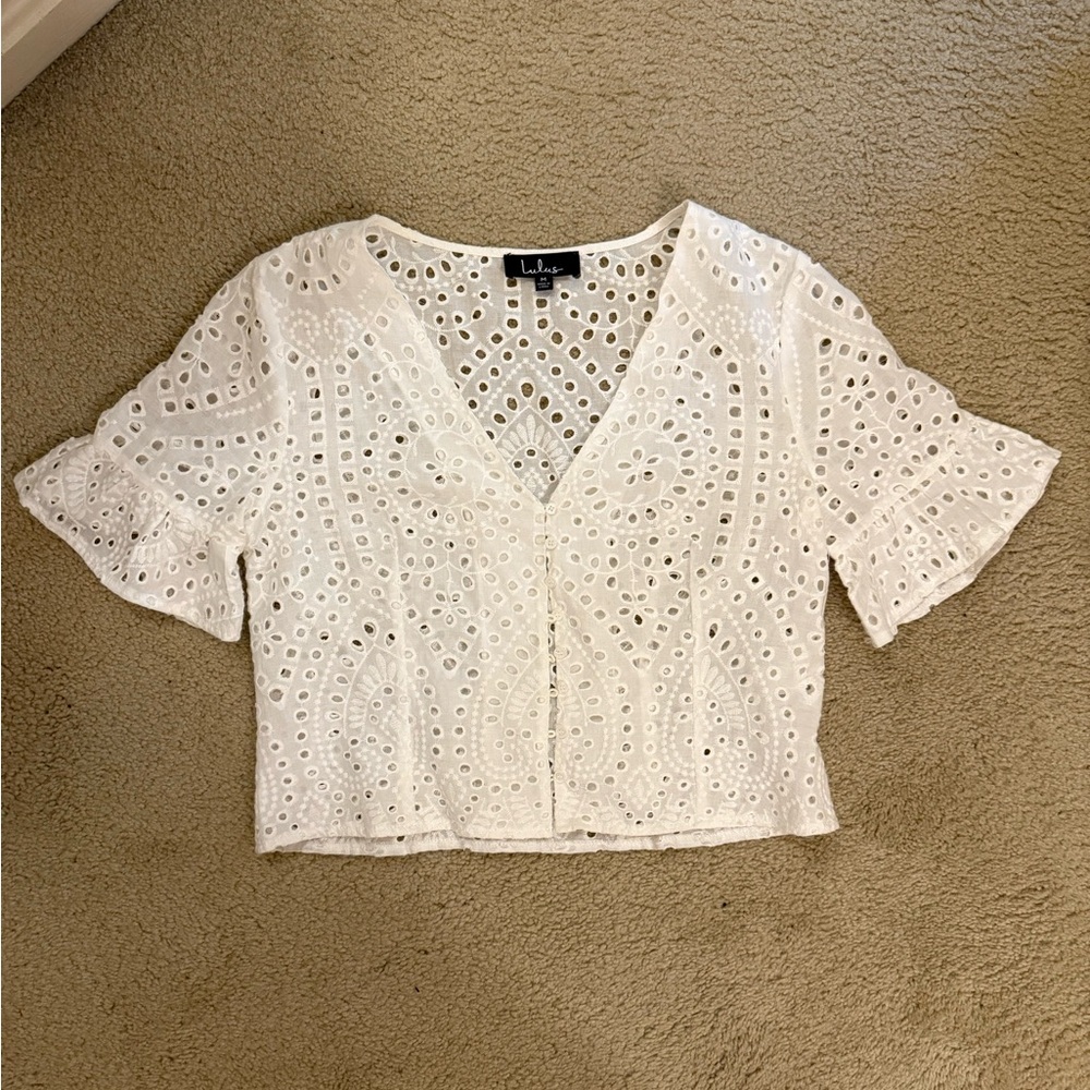 Lulu's Cropped White Flutter Sleeve Blouse